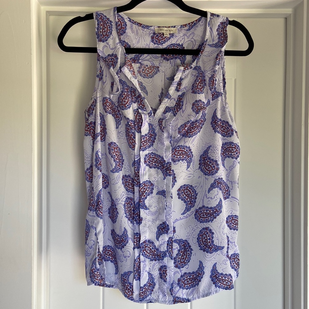 Light blue/purple paisley print sleeveless top Size Small Skies are Blue